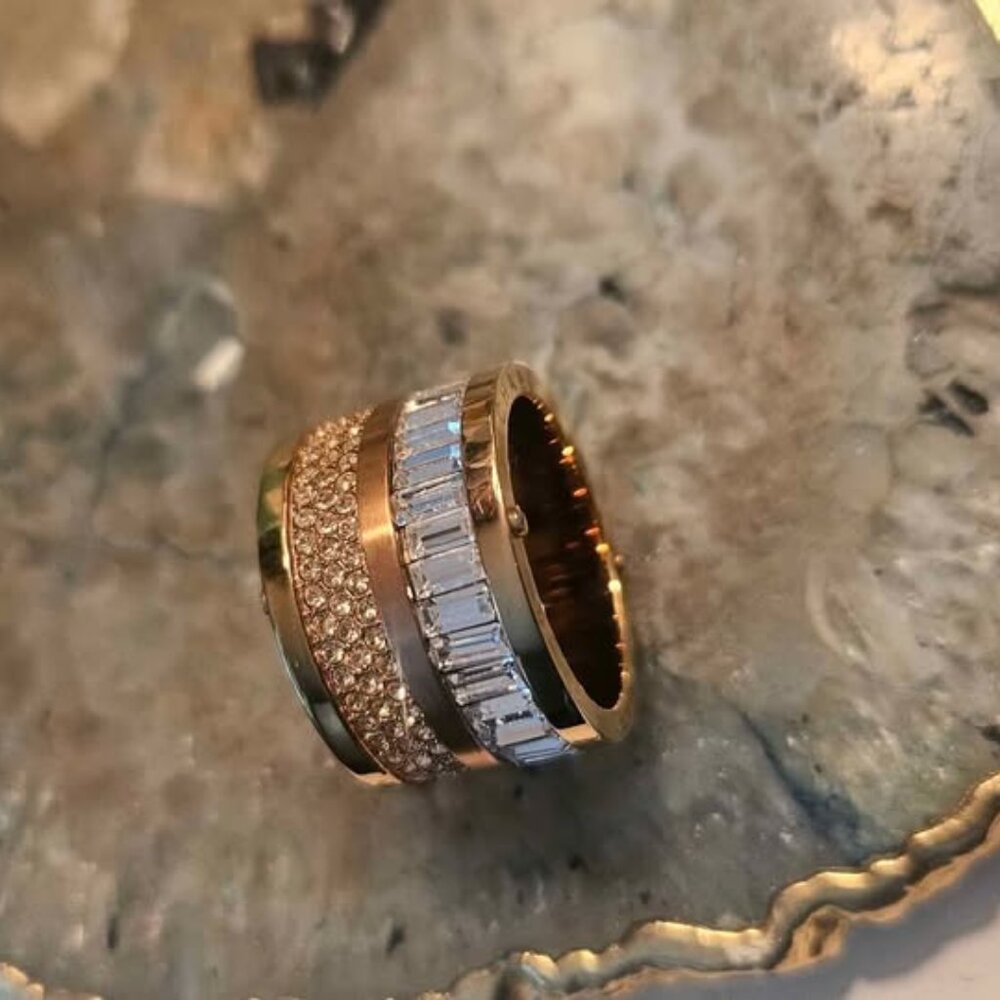 Michael Kors Brilliance Pave Baguette Barrel Ring $115 Two Tone Gold SZ 8 - Picture 2 of 3